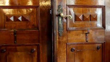 відкриття старі старовинних дверей