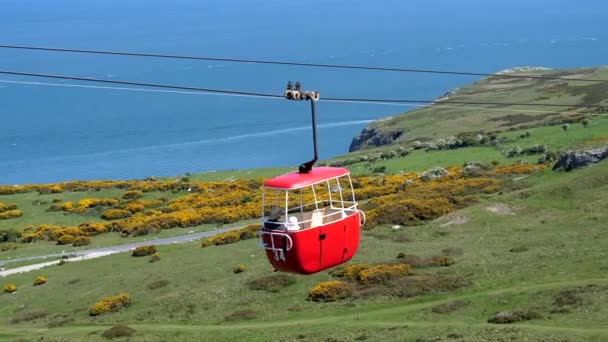 Panning Shot Red Colour Open Air Cable Car Cabin Two — Stock Video