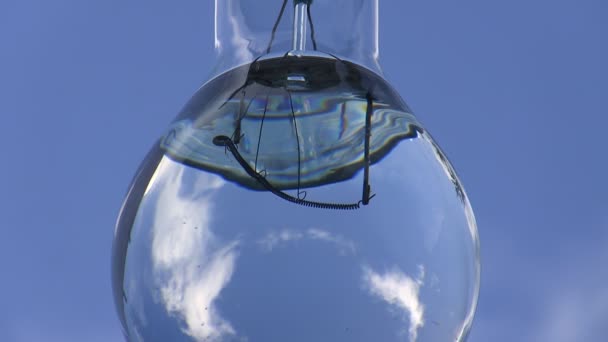 Lampe Glühbirne Erde Wasser Energie — Stockvideo