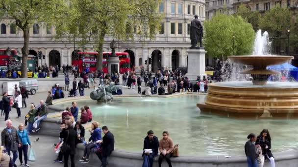 Londres Inglaterra Reino Unido Abril 2017 Gente Disfruta Buen Día — Vídeo de stock