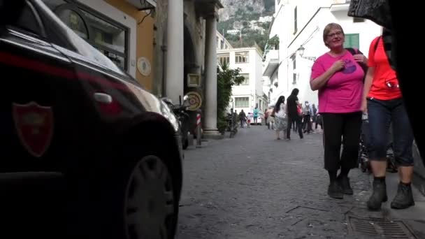 Amalfi Itálie Říjen 2016 Italská Policie Nebo Auto Carabinieri Projíždějící — Stock video