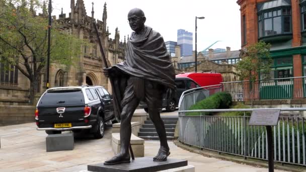 Manchester Polska Zjednoczone Królestwo Circa Wrzesień 2021 Rzeźba Mahatmy Gandhiego — Wideo stockowe