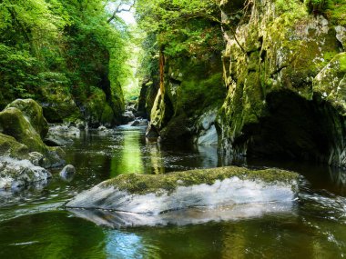 Büyüleyici Peri Vadisi, doğanın güzelliği Kuzey Galler 'deki Snowdonia Ulusal Parkı' nda saklı..