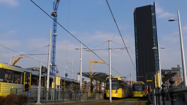 Yellow Grey Colored Metrolink Trams Arriving Leaving Deansgate Station Tram — Stockvideo