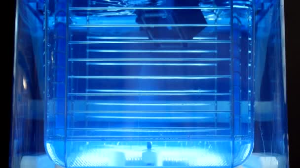 Die Dreidimensionale Drucknachbearbeitung Nahaufnahme Eines Zirkulierenden Wasserbehälters Mit Einem Inneren — Stockvideo