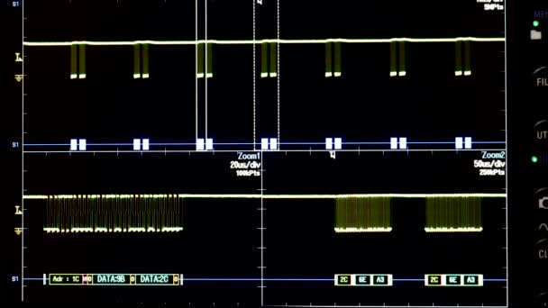 Close Oscillogram Black Screen Displaying Same Digital Signal Zoomed — ストック動画