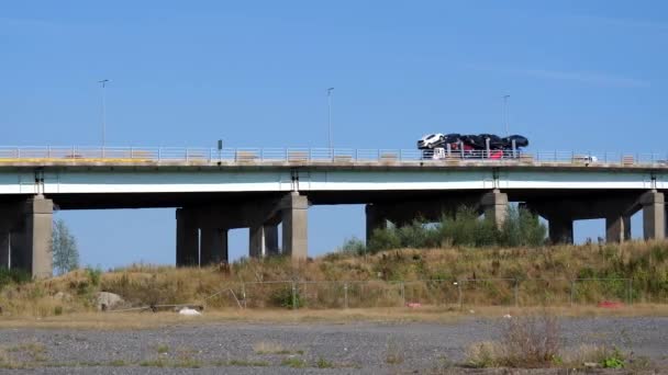 Panning Shot Car Carrier Trailer Car Transporter Driving Bridge — Vídeo de Stock