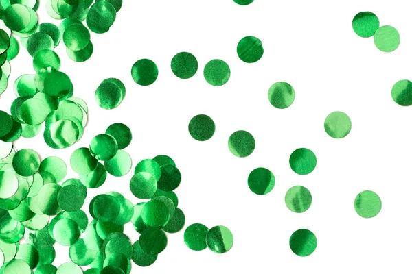 Groene Ronde Confetti Witte Achtergrond Feestelijke Dag Achtergrond Vlakke Lay — Stockfoto