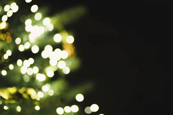 Fondo Del Árbol Navidad Con Luces Guirnalda Tarjeta Año Nuevo — Foto de Stock