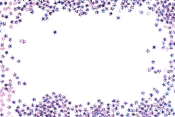 Violet confetti in de vorm van sterren geïsoleerd op witte achtergrond. Feestelijke achtergrond van de dag. — Stockfoto