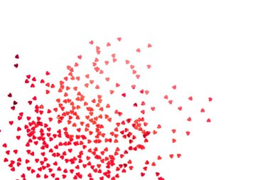 Beyaz arka planda izole edilmiş kalp şeklinde kırmızı konfeti. Sevgililer Günü arkaplanı. Minimalist dizaynlı düz yatış stili. Pankart ya da parti daveti şablonu