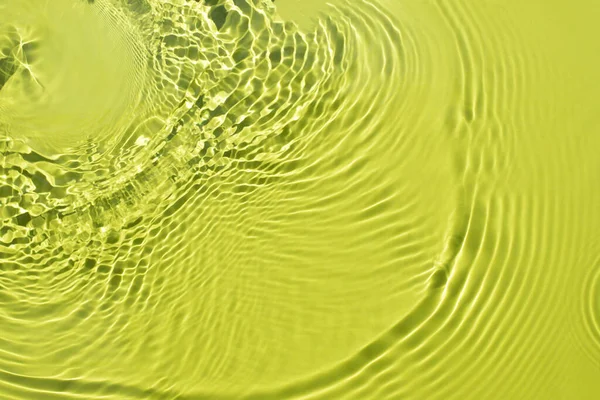 Vatten Spiller Ljusgrön Gul Bakgrund Naturligt Solljus Och Skugga Vackra — Stockfoto