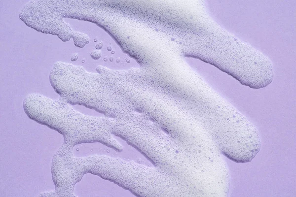 Leylak Arkaplanda Köpük Örneği Köpüklü Sabunlu Sıvı Doku Doğal Güneş — Stok fotoğraf