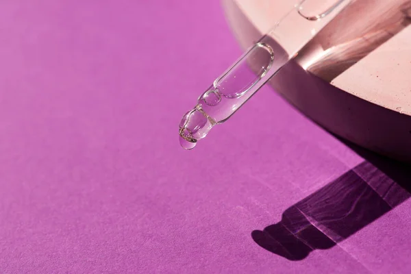 Pipette Serum Cosmetic Liquid Close Purple Background Soft Focus Beautiful — Stockfoto
