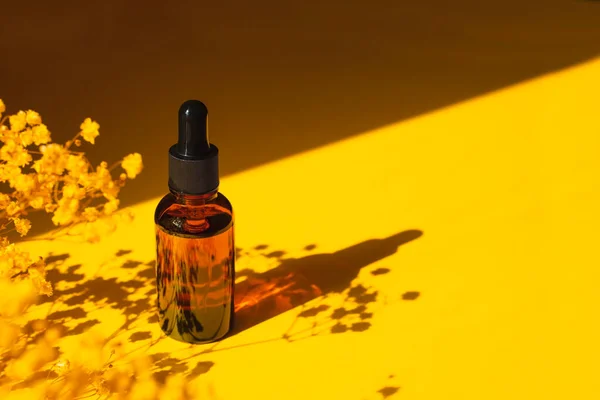Amber Bottle Dropper Pipette Serum Essential Oil Yellow Background Daylight — Stock Fotó
