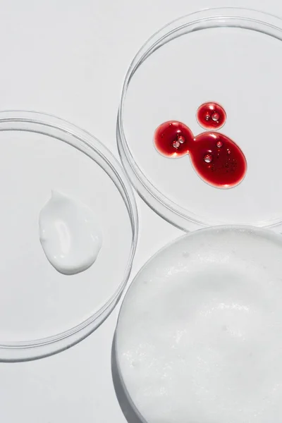Cosmetic Swatches Appearance Texture Cream Red Mask Granules Petri Dishes — Foto de Stock
