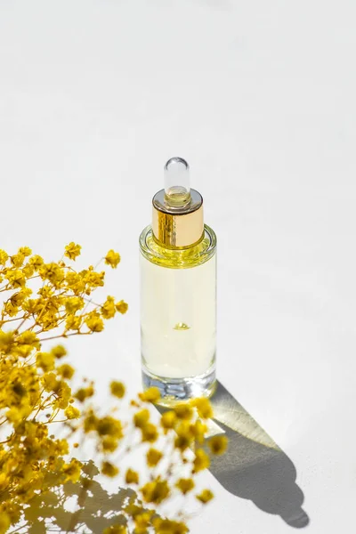 Transparent Bottle Dropper Pipette Serum Essential Oil Beautiful Yellow Flowers — стоковое фото