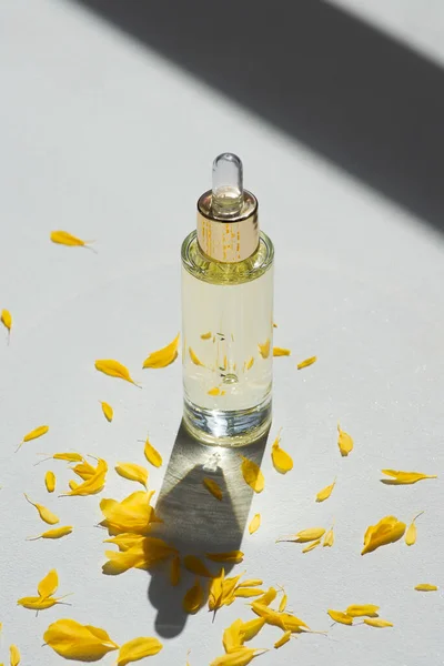 Transparante Fles Met Druppelpipet Met Serum Etherische Olie Met Mooie — Stockfoto