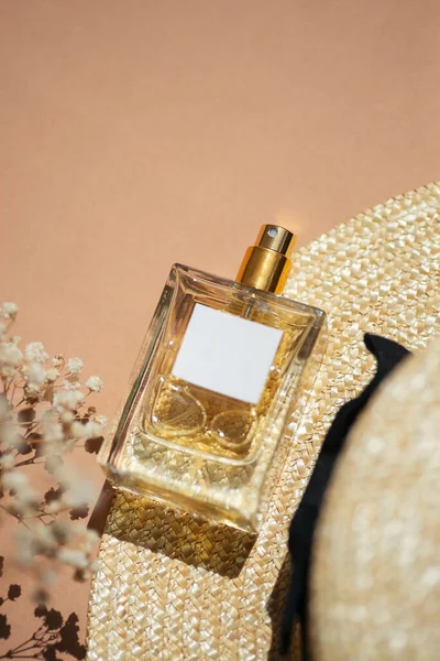 Transparent Bottle Perfume Label Cloth Shopping Bag Sun Hat Beige — Fotografia de Stock