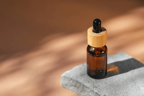 Amber Glass Dropper Bamboo Lid Serum Essential Oil Bottle Grey — Fotografia de Stock