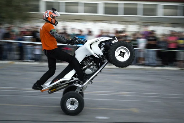 Motorcyclist performing extreme stand — Stock Photo, Image