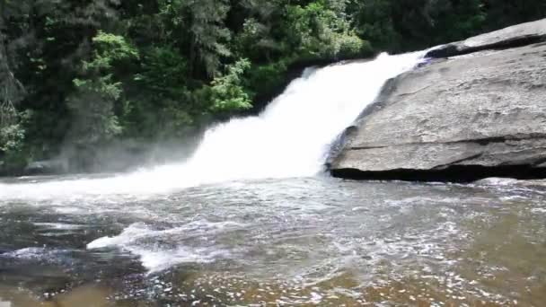 Водопад Тройной Водопад — стоковое видео