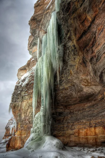 Long icicles on a cliff — Stock Photo, Image
