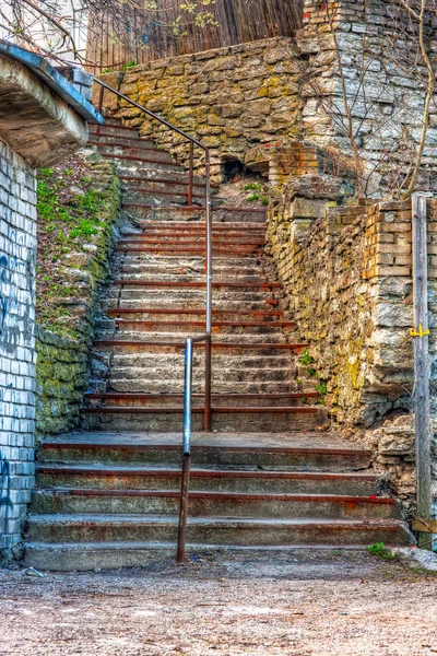 Vecchia scala e corrimano — Foto Stock