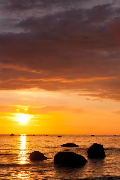 denizde gün batımı