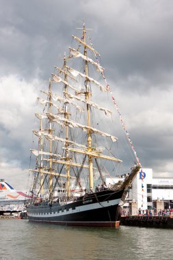 Tallinn, Estonya - Temmuz 2011 - kruzenshtern gemi
