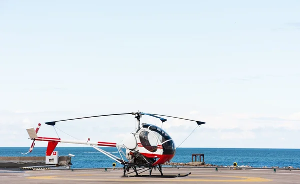 Lille helikopter på jorden . - Stock-foto