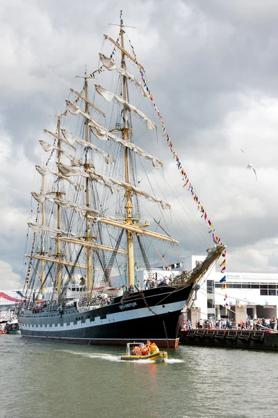 TALLINN, ESTÓNIA - JULHO 2011 - Navio Kruzenshtern — Fotografia de Stock