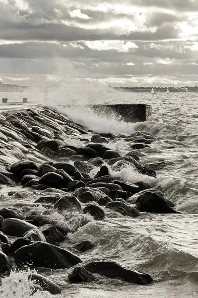 Pier in turbulent and stormy sea — Stock Photo, Image