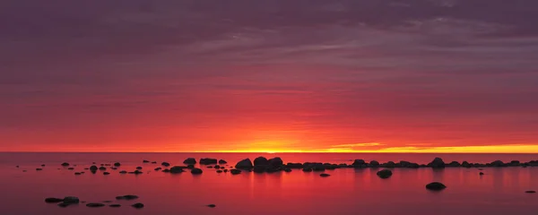 Magnifique coucher de soleil en mer — Photo