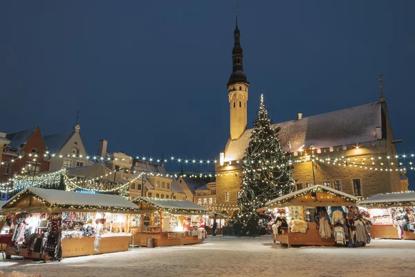 Mercado de Natal em Tallinn, Estónia Fotos De Bancos De Imagens