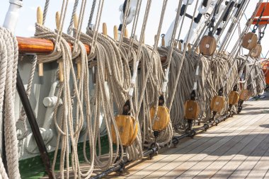 tightropes ve yat Şikel