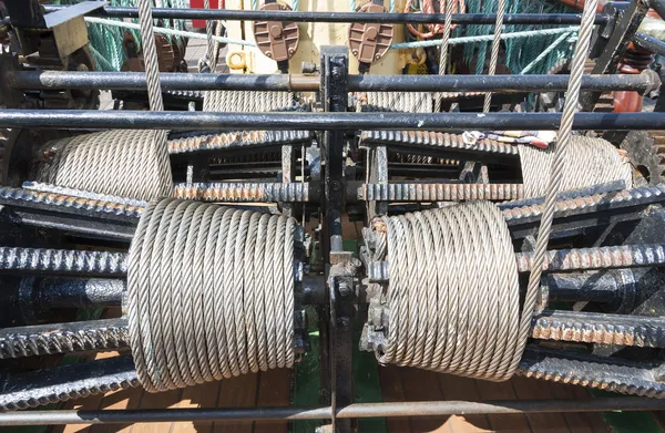Endüstriyel iş aracı ile metal kablo — Stok fotoğraf