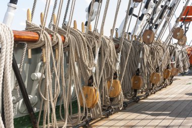 tightropes ve yat Şikel