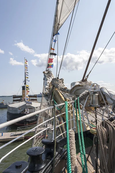 Voorgrond van avsail schip — Stockfoto