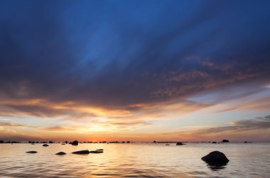 denizde gün batımı