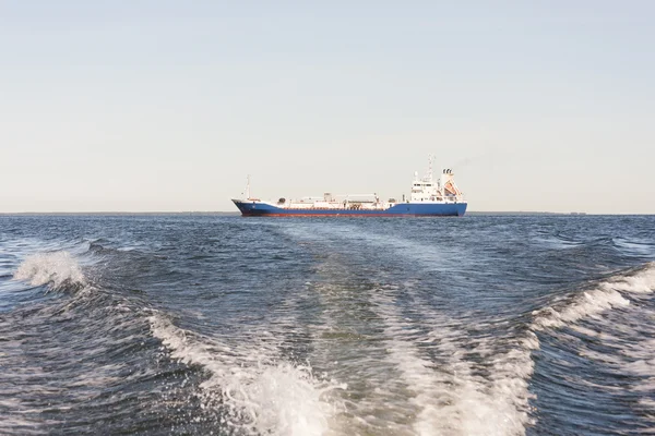 Chemické nebo plynový tanker v moři — Stock fotografie