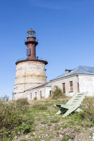 灯台の前の椅子 — ストック写真