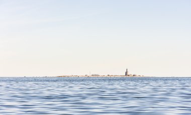 bir adada antik deniz feneri