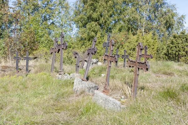 Cruzes metálicas no cemitério — Fotografia de Stock