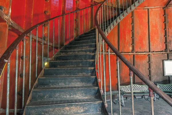 Kovový šroub schodiště — Stock fotografie