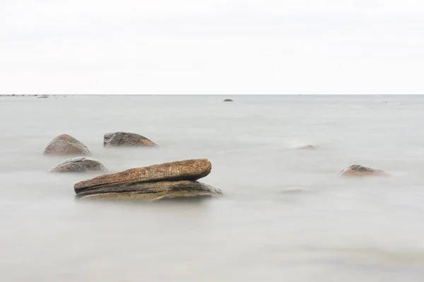 Kameny v moři — Stock fotografie