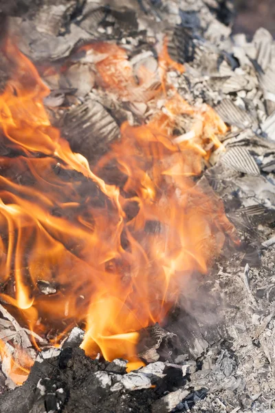 Brand vlammen en ash — Stockfoto