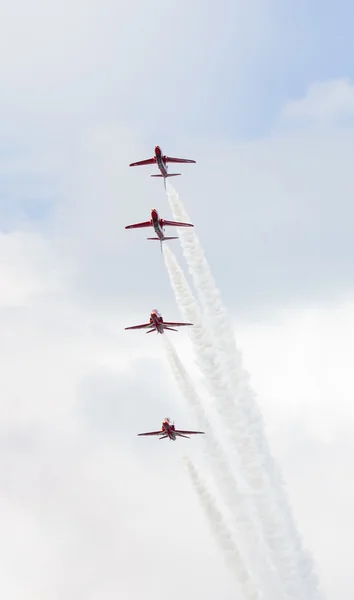 Red Arrow aerobatic flight show in Tallinn, Estonia — Stock Photo, Image