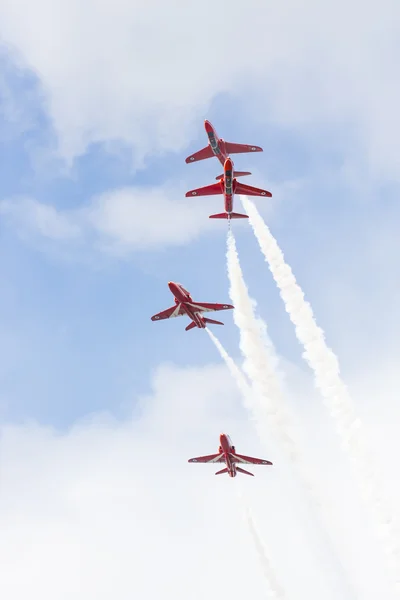 Red Arrow aerobatic flight show in Tallinn, Estonia — Stock Photo, Image