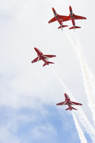 Red Arrow spettacolo di volo acrobatico a Tallinn, Estonia — Foto Stock